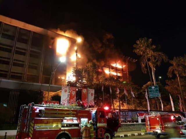 gedung_kejaksaan_agung_terbakar_enam_damkar_dikerahkan