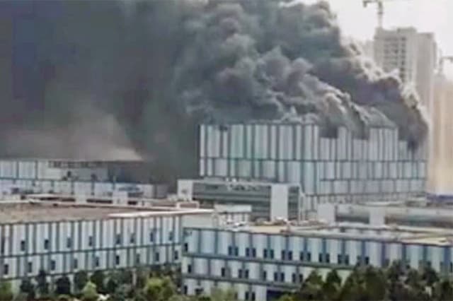 gedung_teknologi_raksasa_huawei_terbakar_3_karyawan_tewas
