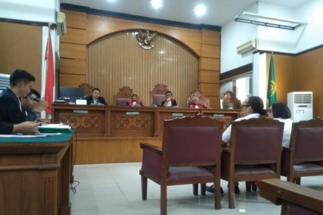 gelak_tawa_warnai_persidangan_nunung_dan_suami