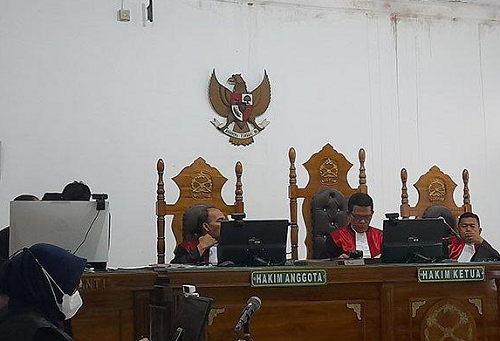 gelapkan_uang_rp500_juta_bermain_saham_forex_wanita_ini_dibui_5_tahun