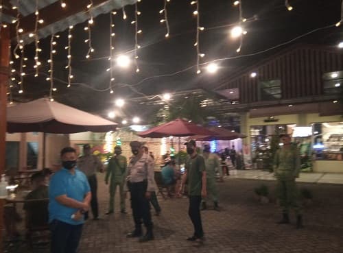 gelar_ops_yustisi_polsek_rambutan_datangi_lokasi_usaha_warga_yang_buka_malam_hari