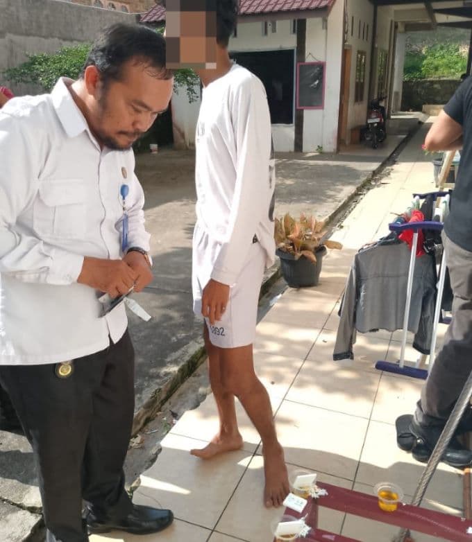 gerebek_kos_kosan_seorang_pria_positif_narkoba_di_siantar