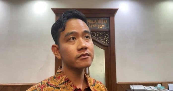 gibran_tetap_ngantor_di_solo_saat_mk_bacakan_putusan_sengketa_pilpres_2024