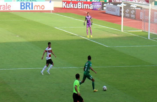 gol_tunggal_lulinha_menangkan_madura_united_1_0_atas_pss_sleman