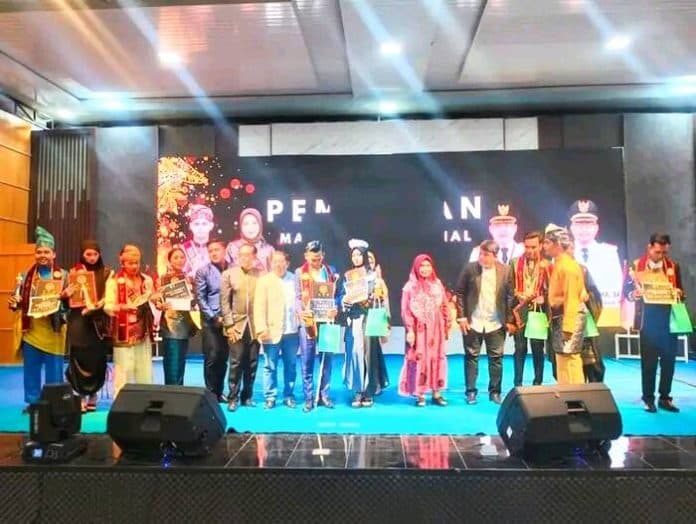 grand_final_putra_putri_batu_bara_2023_diraih_abdul_cholis_dan_nabila_zahra