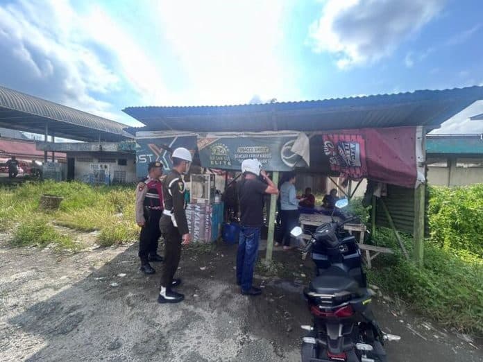 grebek_sarang_narkoba_polres_siantar_bersama_tni_dan_bnn_amankan_7_orang