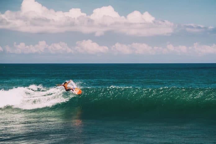 gubernur_bali_menutup_pantai_sehari_setelah_dibuka_kembali
