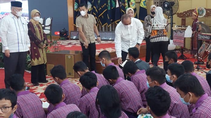 gubernur_sumut_harapkan_membaca_jadi_suatu_kebutuhan