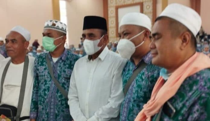 gubernur_sumut_sambut_kepulangan_393_haji_kloter_1