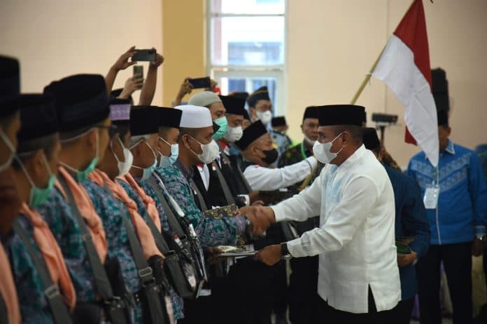 gubsu_lepas_keberangkatan_calhaj_kloter_i_embarkasi_medan