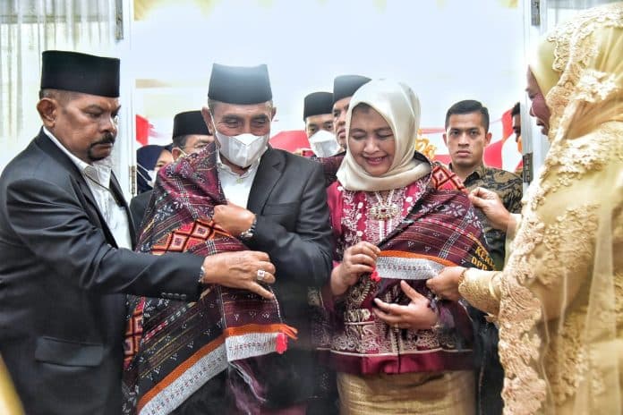 gubsu_minta_masyarakat_dalihan_natolu_bersatu_membangun_tabagsel
