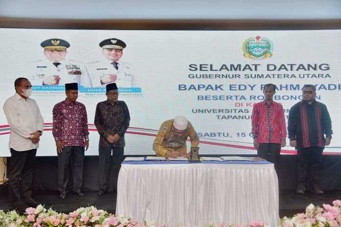 gubsu_teken_mou_dengan_lima_perguruan_tinggi_di_padangsidimpuan