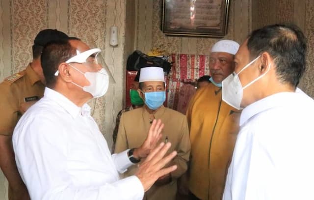 gubsu_tinjau_lokasi_banjir_rob_di_bagan_deli