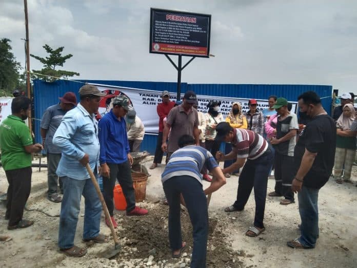 gugatan_ditolak_pengadilan_warga_dirikan_plank_di_hgu_bangun_sari