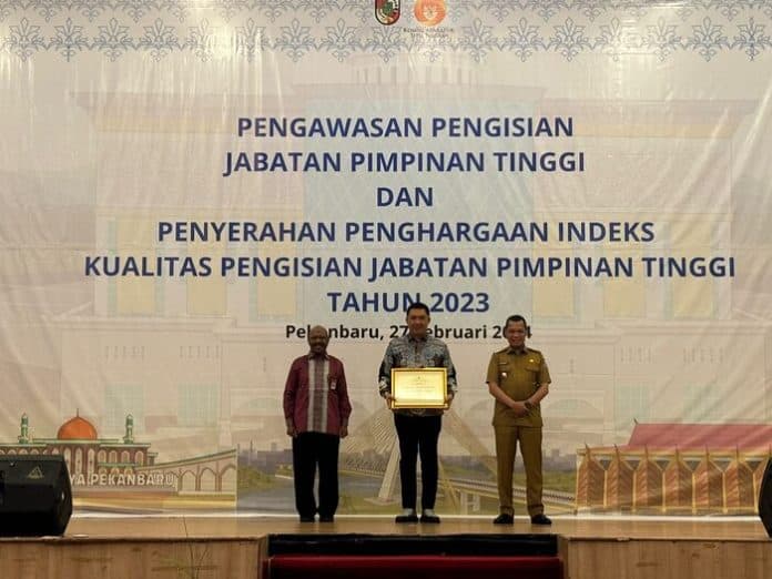 gunakan_sistem_merit_mengisi_jpt_pemkab_labusel_raih_penghargaan