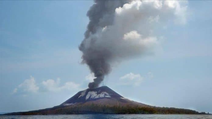 gunung_anak_krakatau_kembali_erupsi_pagi_ini