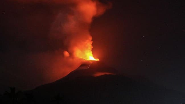 gunung_lewotobi_laki_laki_ntt_meletus_melewaskan_10_orang