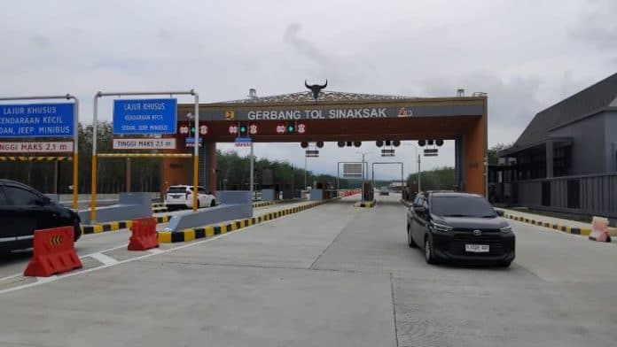 h_1_nataru_20242025_sebanyak_5527_kendaraan_memasuki_tol_sinaksak