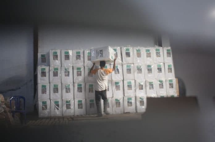 h_1_pencoblosan_logistik_pemilu_didistribusikan_ke_tingkat_kecamatan_hingga_tps