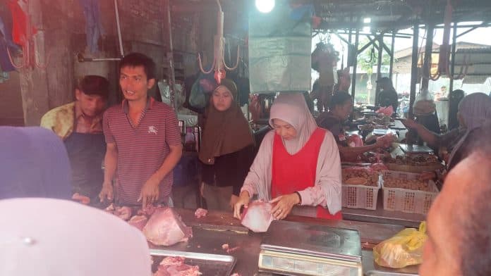 h_1_ramadan_harga_daging_di_medan_tembus_rp150_ribu_per_kg