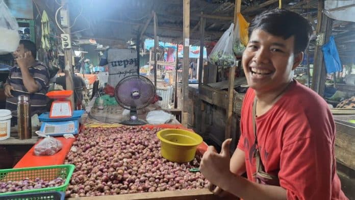h_1_tahun_2025_harga_komoditas_bahan_pokok_tak_kunjung_turun