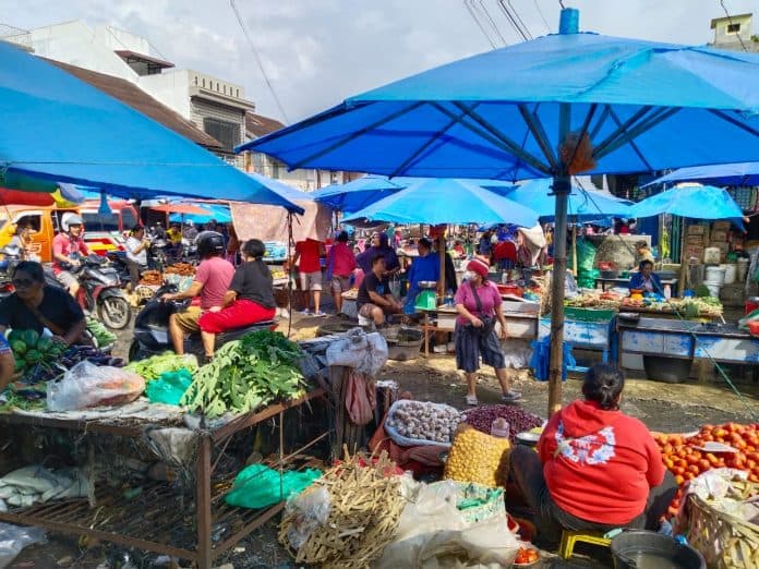 h_2_tahun_baru_pengunjung_pasar_tradisional_siantar_tak_terlalu_ramai