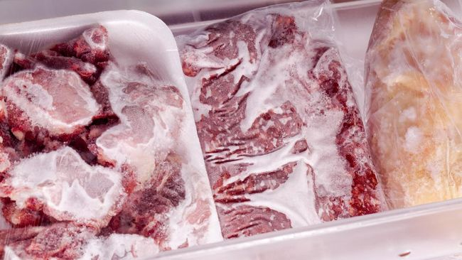 h_3_tahun_baru_2023_ketersediaan_stok_daging_beku_di_bulog_siantar_masih_kosong