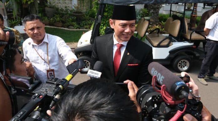 hadiri_pelantikan_pejabat_negara_ahy_harapkan_transisi_kepemimpinan_pemerintahan_berjalan_baik