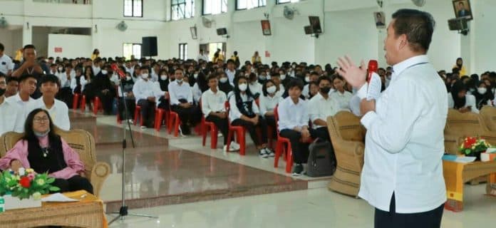 hadiri_pkkmb_usi_bupati_simalungun_penerus_bangsa_ini_adalah_para_generasi_muda