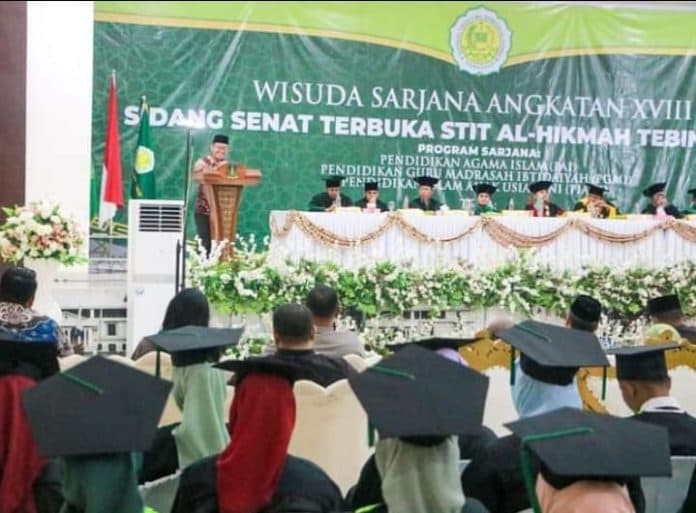 hadiri_wisuda_stit_al_hikmah_ini_pesan_plh_sekdako_tebing_tinggi