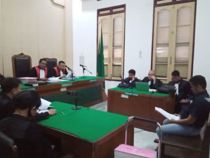 hakim_andriyansyah_larang_wartawan_ambil_foto_sidang_di_pn_medan
