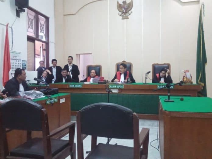 hakim_anggota_sakit_sidang_putusan_terdakwa_pembunuhan_mahasiswa_polmed_ditunda