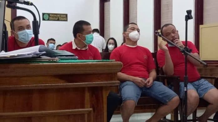 hakim_perberat_hukuman_4_oknum_polisi_pencuri_rp650_juta_di_rumah_bandar_narkoba