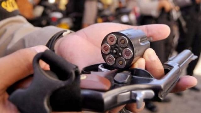 hakim_pn_medan_tegur_saksi_polisi_bawa_pistol_ke_ruang_sidang