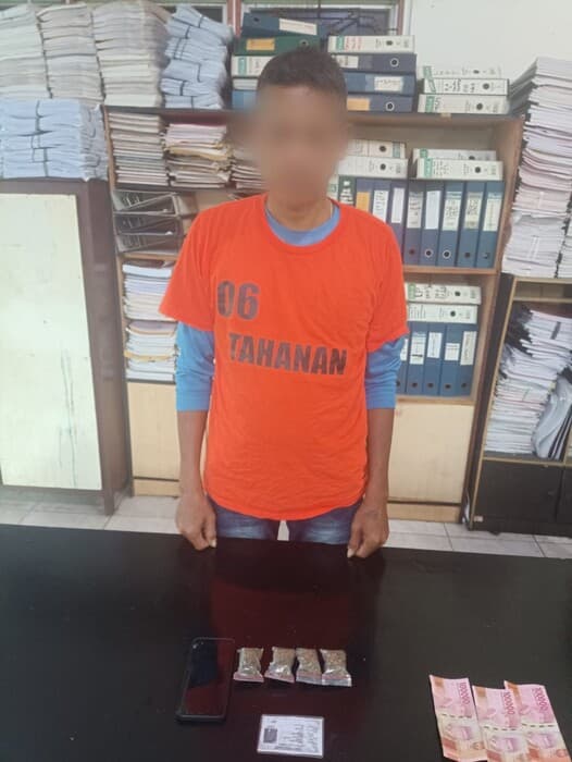 hampir_tiap_hari_jual_ganja_di_warung_tua_pria_setengah_abad_ditangkap