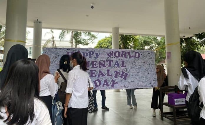 happy_world_mental_health_day_pema_psikolog_usu_gelar_coret_spanduk_dan_kirim_surat
