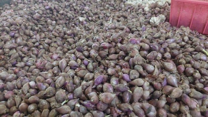 harga_bawang_merah_meroket_harga_cabai_merah_anjlok_di_medan