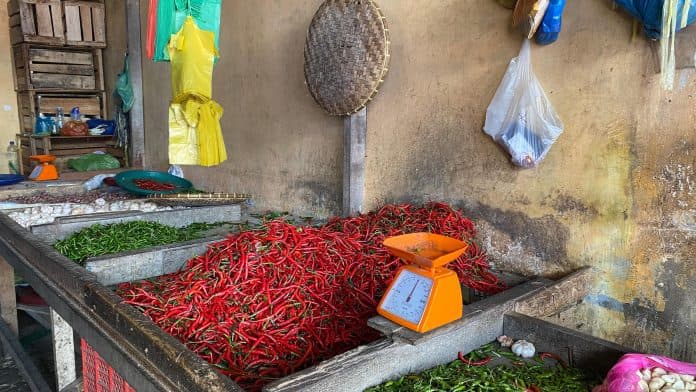 harga_cabai_dan_bawang_mahal_di_medan_pemilik_rumah_makan_putar_otak