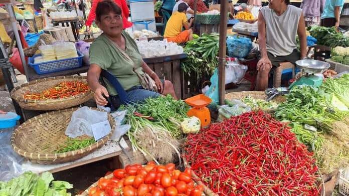 harga_cabai_melonjak_tajam_di_pasar_kampung_lalang_pembeli_cemas