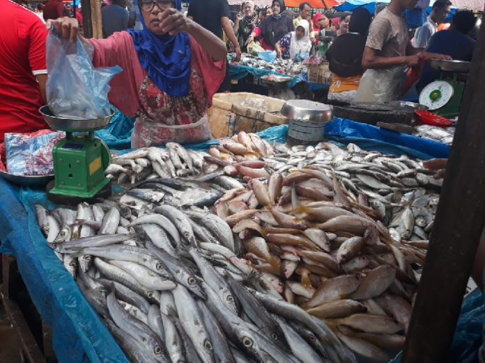 harga_cabai_merah_mulai_naik_tomat_masih_mahal