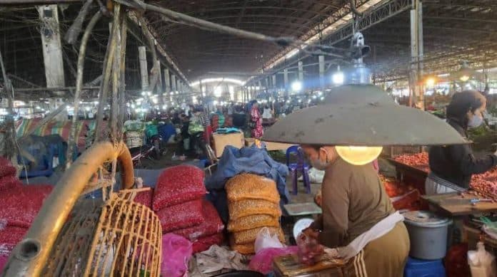 harga_komoditas_pangan_di_pasar_induk_lau_cih_berfluktuasi_pengamat_picu_deflasi