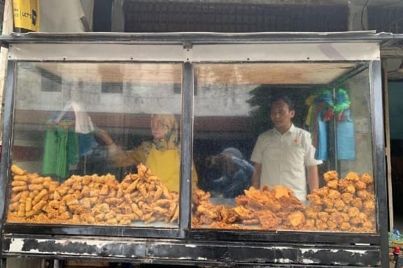 harga_minyak_goreng_curah_naik_pedagang_gorengan_mengeluh