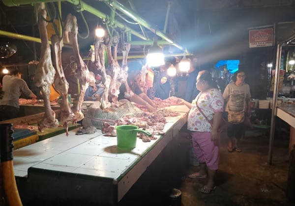 harga_naik_penjual_daging_sapi_di_pasar_horas_siantar_tetap_diserbu_pembeli