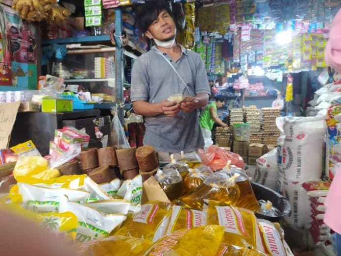 harga_sesuai_het_rp14000_per_kilogram_minyak_goreng_curah_kini_mudah_ditemukan_di_siantar