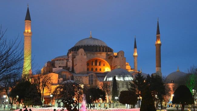 hari_ini_shalat_jumat_perdana_di_hagia_sophia_setelah_86_tahun