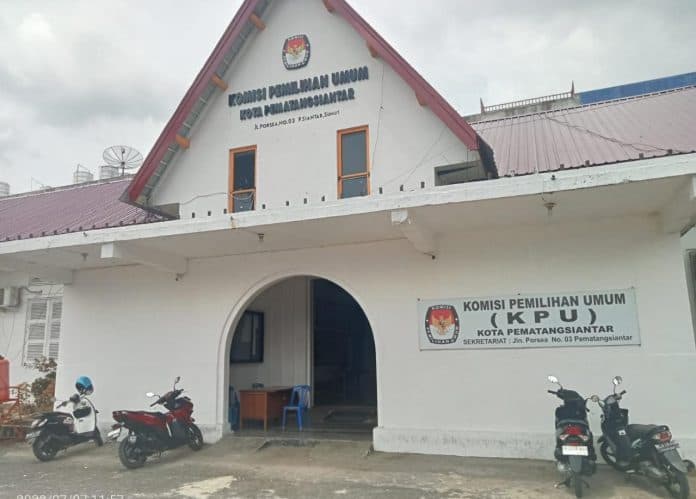hari_ke_12_balon_dprd_siantar_nihil_pulangkan_perbaikan_dokumen