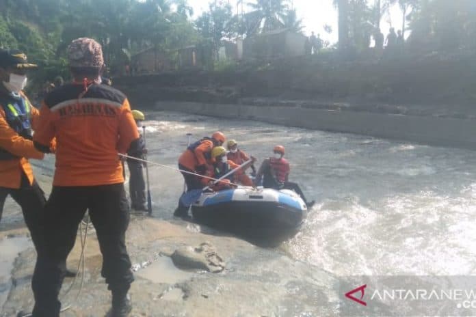 hari_kedua_banjir_bandang_sibiru_biru_tim_sar_cari_korban_hilang