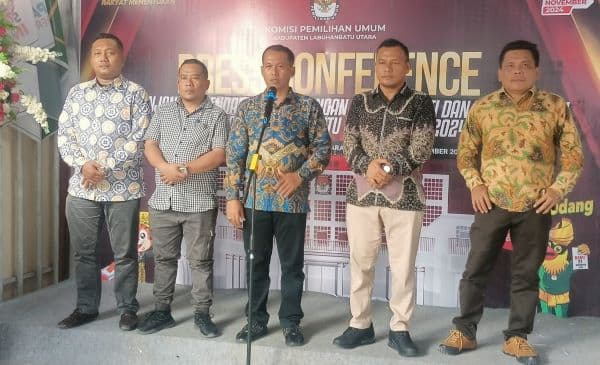 hari_pertama_perpanjangan_tak_ada_paslon_yang_datang_ke_kpu_labura