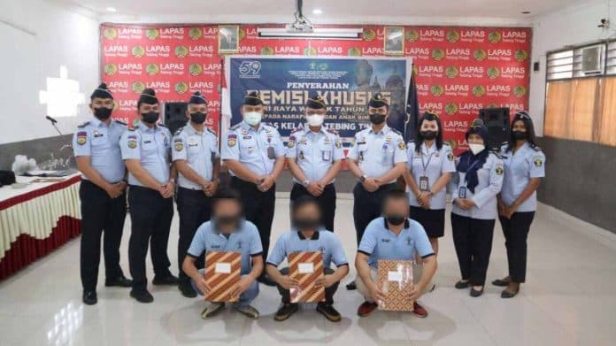 hari_raya_waisak_12_napi_di_lapas_kelas_iib_tebing_tinggi_terima_remisi