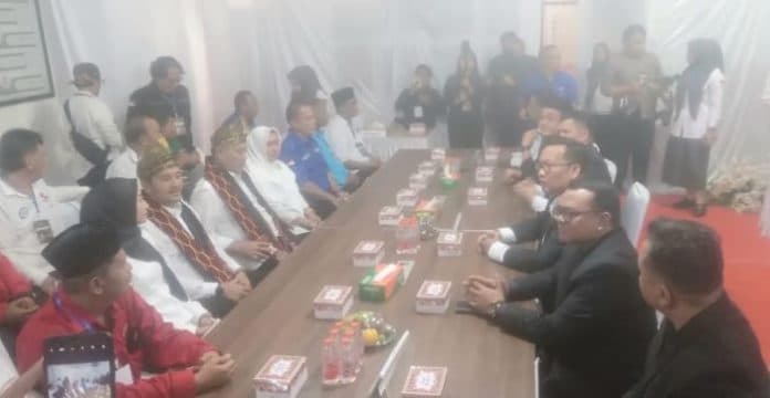 hari_terakhir_paslon_idaman_jadi_paslon_pertama_mendaftar_ke_kpu_tebing_tinggi